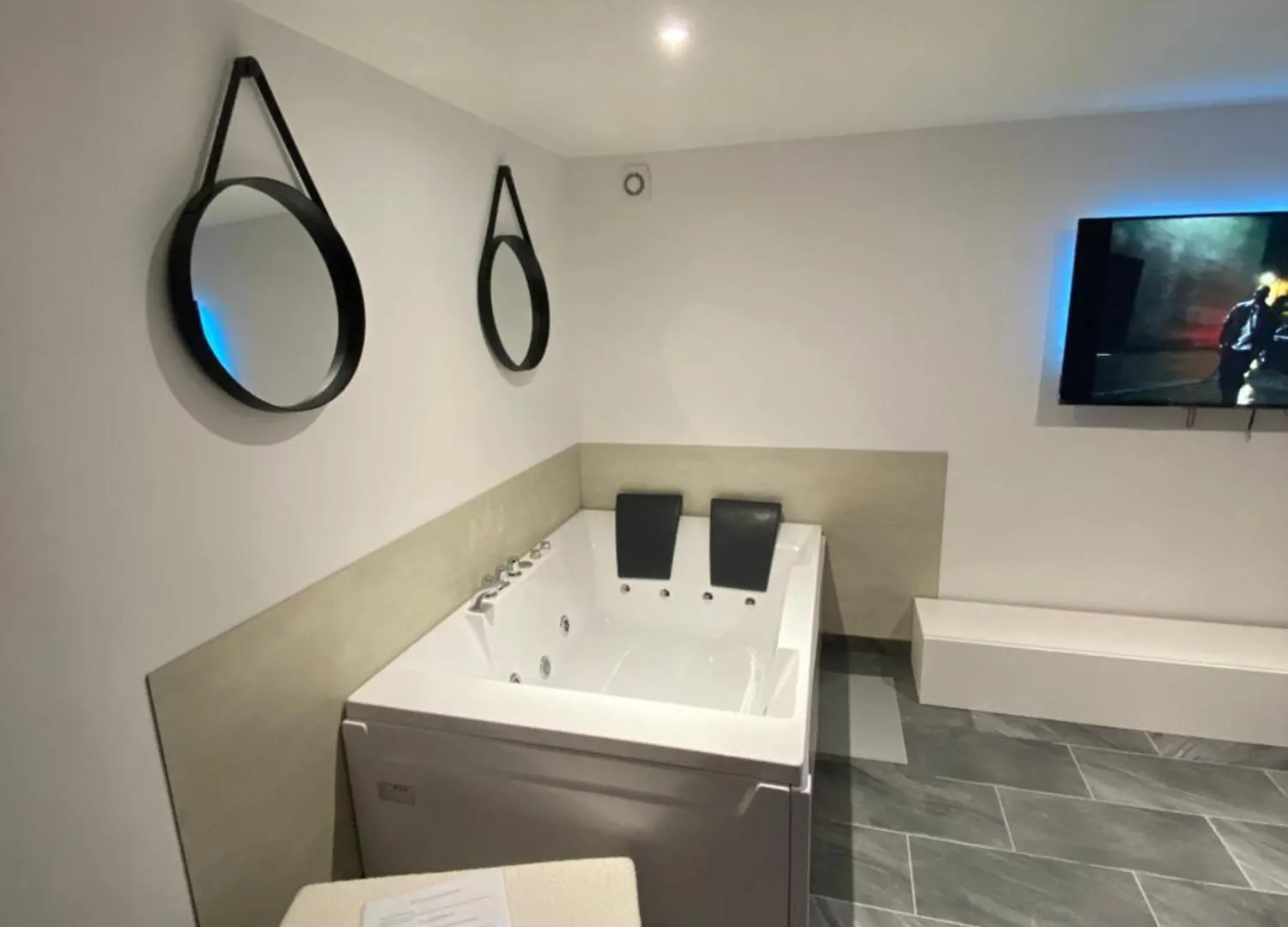 Cosy Home Avec Spa - Prox Airport, Cnpe, Eurexpo Pont-de-Cheruy Apartment